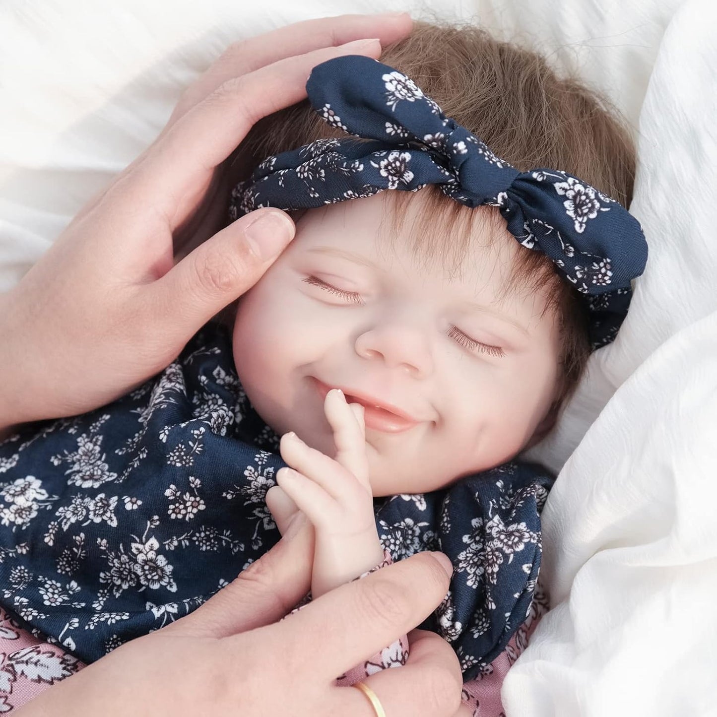 Reborn Baby Dolls Girl, 18 Inches Realistic Newborn Baby Sleeping Dolls with Soft Silicone Vinyl Full Body, Lifelike Cute Baby Dolls for 3+ Year Old Girls, Reborn Doll Gift Set