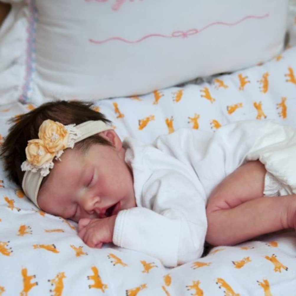 Reborn Baby Dolls Girl, 18 Inches Realistic Baby Doll with Soft Silicone Vinyl Full Body, Lifelike Newborn Cute Baby Dolls for 3+ Year Old Girls, Reborn Sleeping Doll Gift Set