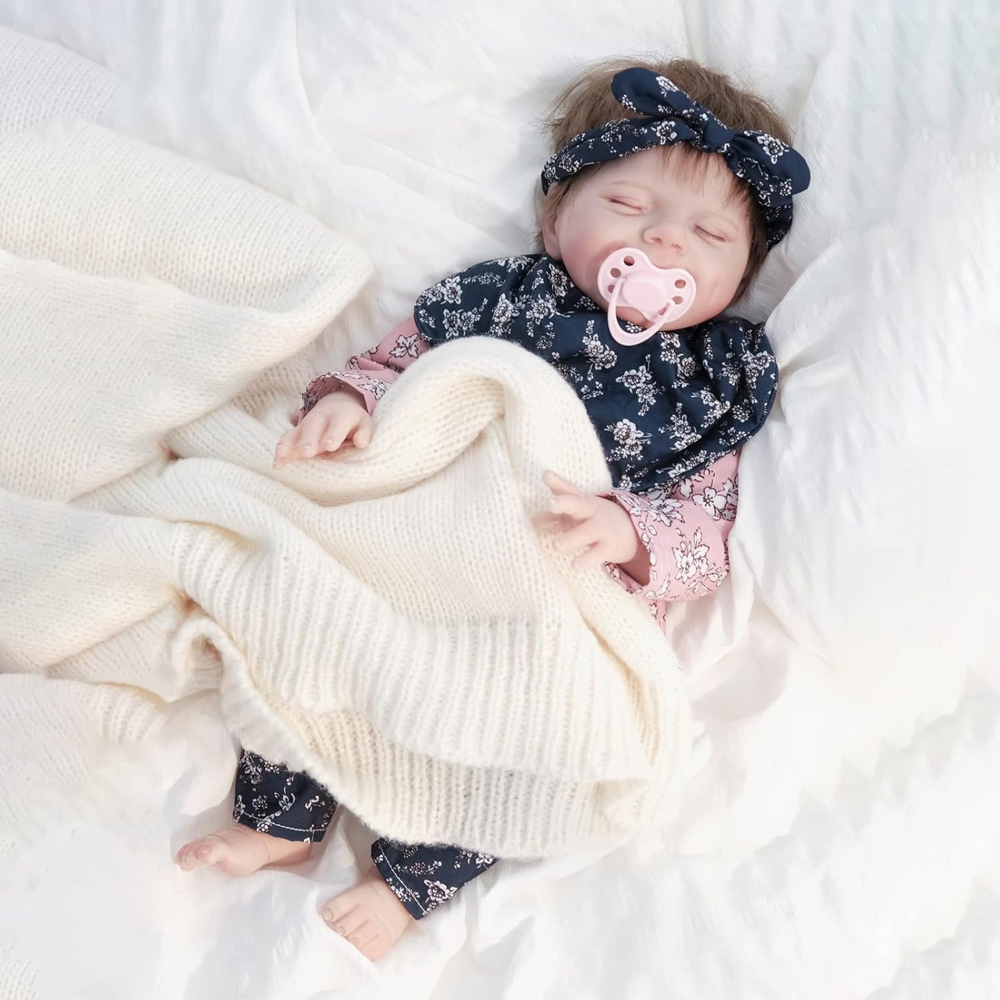 Reborn Baby Dolls Girl, 18 Inches Realistic Newborn Baby Sleeping Dolls with Soft Silicone Vinyl Full Body, Lifelike Cute Baby Dolls for 3+ Year Old Girls, Reborn Doll Gift Set