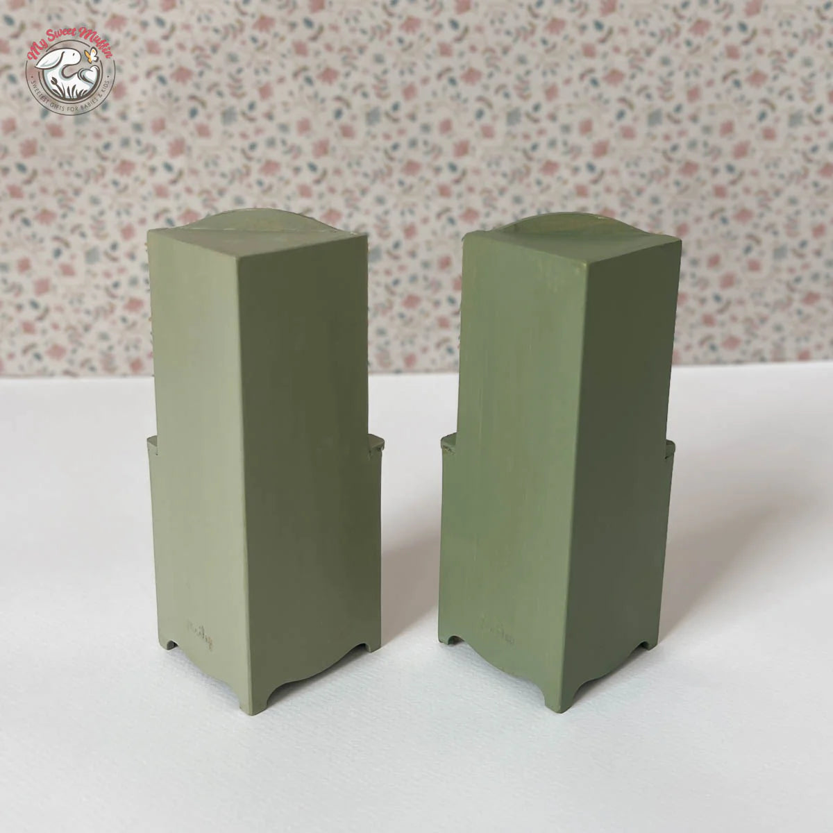 Dollhouse Corner Cabinet, Mouse Size